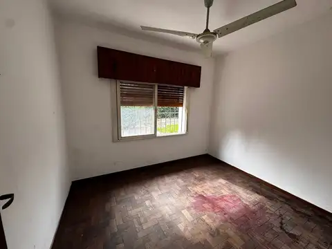 VENTA CASA 4AMB JARDIN VILLA TESEI REFACCIONAR