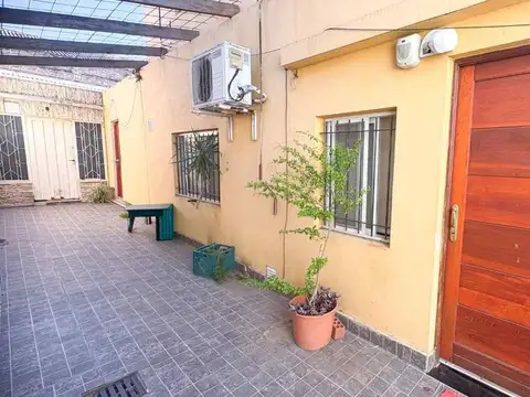 VENTA CASA DE PASILLO 2 DORMI MAS COMODIN ARROYITO