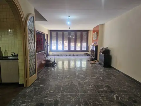 Casa 5 ambientes con 1 baño