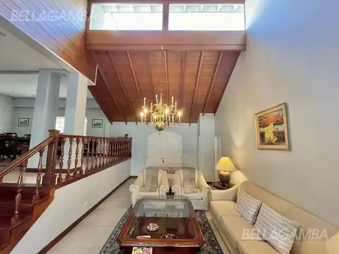 Casa 6 ambientes con 4 baños