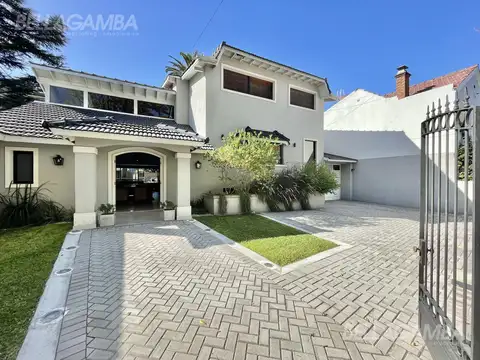 CASA VENTA VICENTE LOPEZ 6 AMBIENTES JARDIN GALERIA PILETA