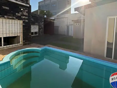 Casa en Venta Quilmes 3 dormi pileta + depto OPORT