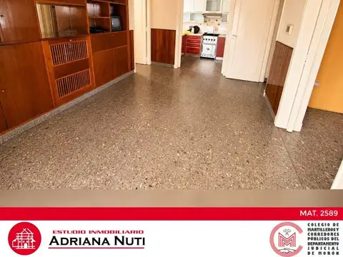 Casa en Alquiler con 2 cocheras