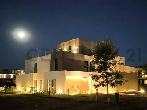 EL YACHT 100, Piso 0