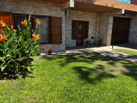 Venta Casa 3 amb Patio Parrilla Cochera Santa Mari