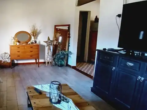 OPORTUNIDAD CASA MAS DEPTO  Y PILETA EN ARGUELLO