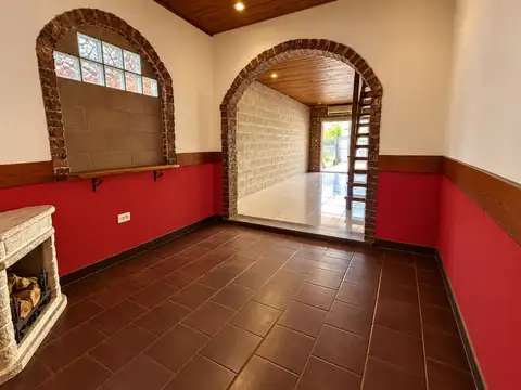 PH 3 AMB. TIPO CASA EN ALQUILER EN VILLA TESEI