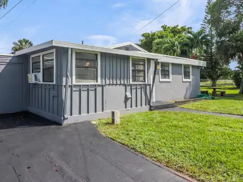 Casa en venta - 5 Dormitorios 2 Baños - Cocheras - 1356Mts2 - Dania Beach, Miami, Florida