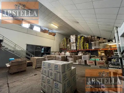 Galpón Industrial 2098 m² S/ 2 Calles - Oficinas - Baños y Vestuarios - Caseros