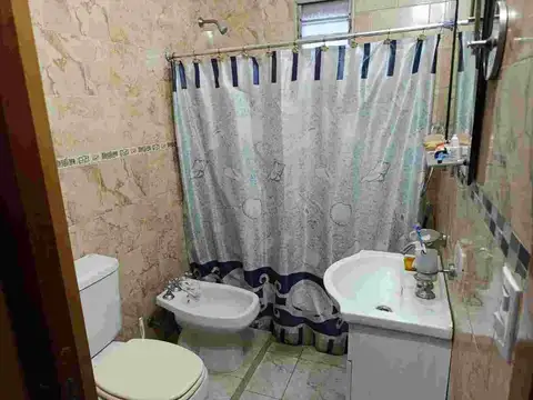 Casa 5 ambientes con 4 baños