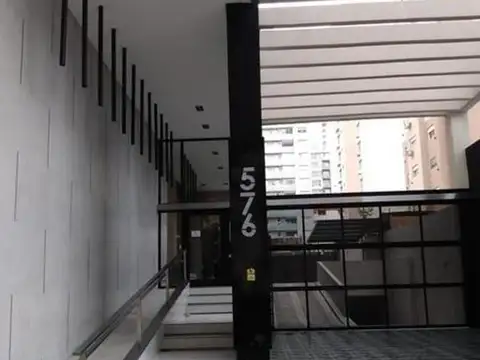 Excepcional 2 ambientes con cochera, en VENTA! 5°A