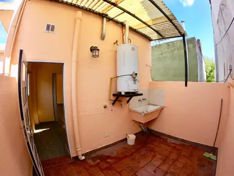 Dpto 2amb 1/2 en planta alta. Con PATIO.