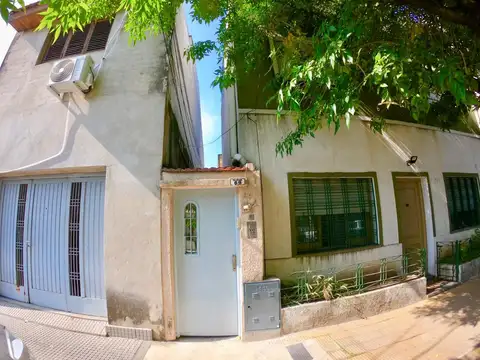 Dpto 2amb 1/2 en planta alta. Con PATIO. 