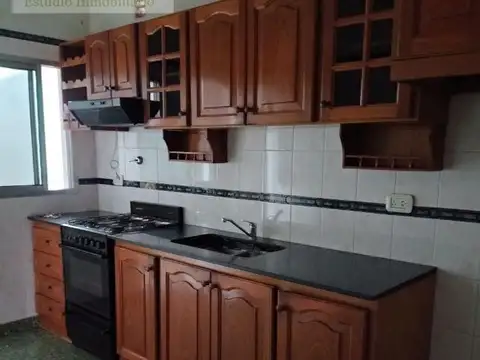 Casa 6 ambientes con 2 baños