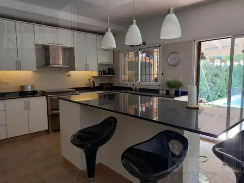 Casa 7 ambientes con 3 baños