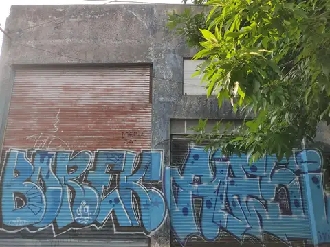 Galpon de 600 metros con local y depto