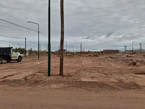 VENTA DE TERRENO EN ESQUINA RINCON DE LOS SAUCES