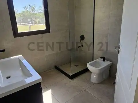 VENTA CASA EN PILAR DEL ESTE  BARRIO SANTO TOMAS