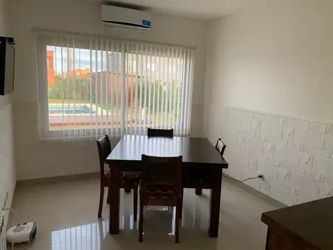 Casa en Alquiler con 2 cocheras
