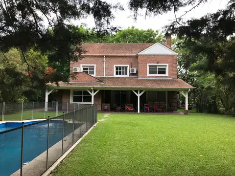 Casa clasica desarrollada en dos plantas en San Jorge Village - Teresa Urdapilleta Propiedades