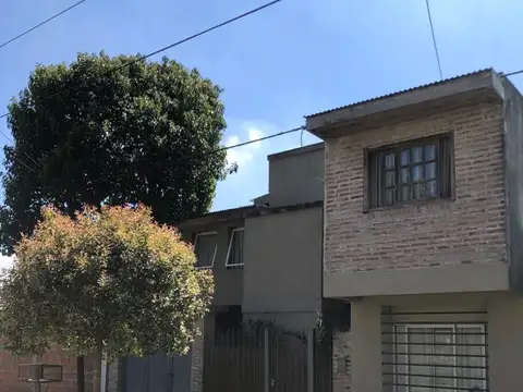 Espectacular casa en venta ubicada en calle 21 e/527 - La Plata