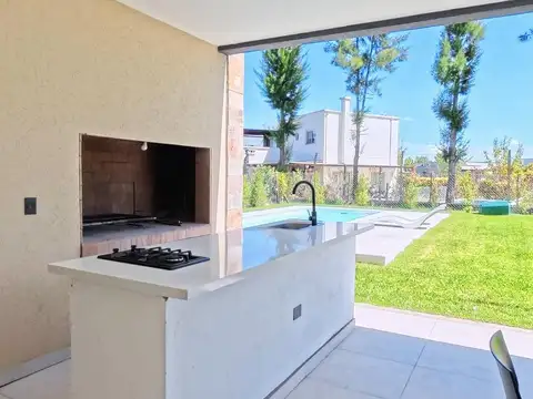 Casa 5 ambientes con 3 baños