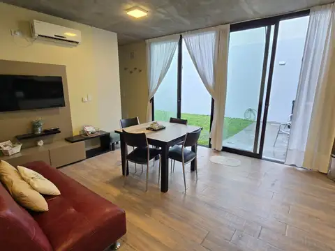 Departamento en Planta Baja con Hermoso Jardín