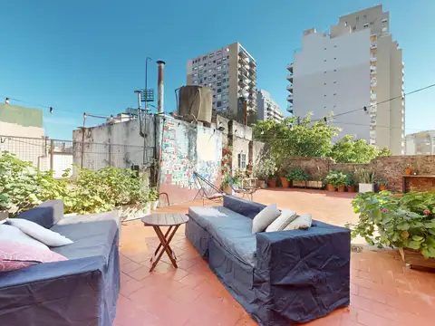 PH con entrada independiente y balcón a la calle