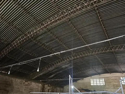 SE VENDE PROPIEDAD 2 DEPTOS + GALPÓN AL FONDO 