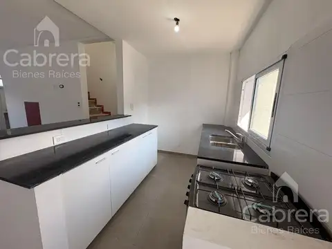 Depto Tipo Casa en Venta en Los Hornos, USD 65.000