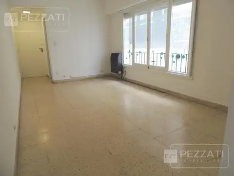 2 ambientes en alquiler . 24 meses. H.Yrigoyen y R. Peña. Contrafrente. Cocina y lavadero separado