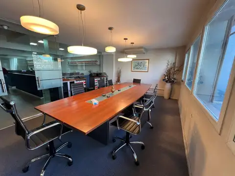 Inmueble comercial sobre Avenida principal Lanus Oeste