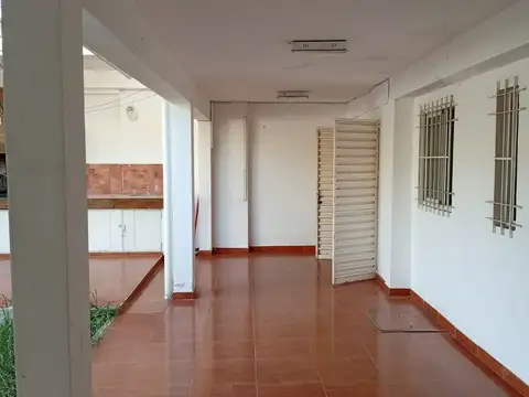 CASA EN BARRIO AUTONOMIA