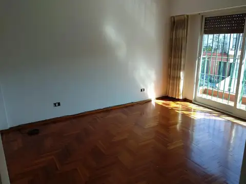 Depto Tipo Casa en Alquiler de 4 ambientes
