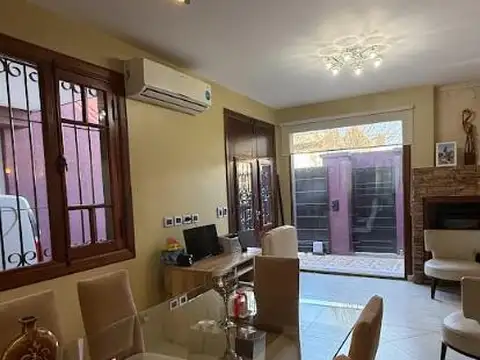 Amplia Casa minimalista 4 ambientes con jardín y piscina en venta - Ituzaingó