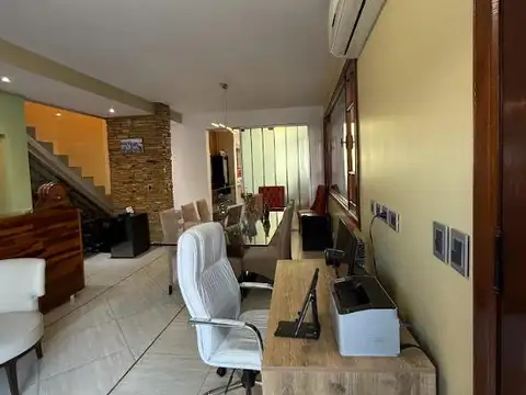 Casa en Venta con 3 cocheras