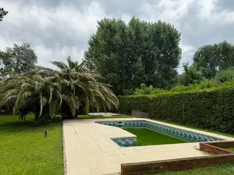 Casa en Venta con 2 cocheras