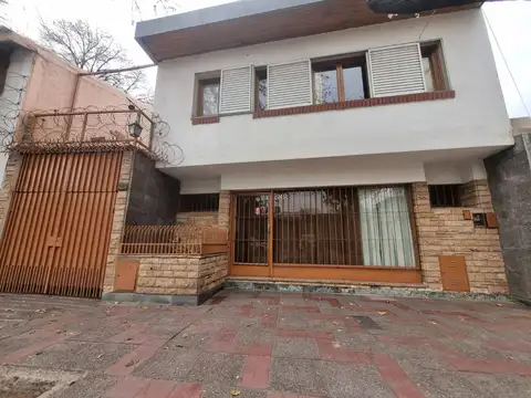 OPORTUNIDAD VENTA CASA DOBLE  4TA SECCION