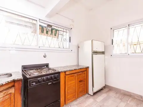 LUMINOSO PH DE DOS AMBIENTES CON DOS PATIOS SIN EXPENSAS EN EXCELENTE UBICACIÓN Y ENTORNO.