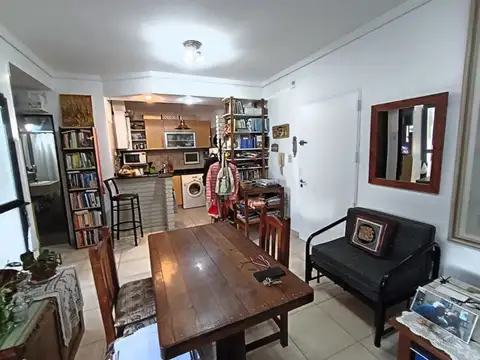 Unanue 6000, Piso 1