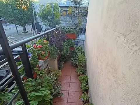 DEPARTAMENTO DE DOS AMBIENTES AL FRENTE CON BALCÓN, Unanue 6000 - Villa Lugano