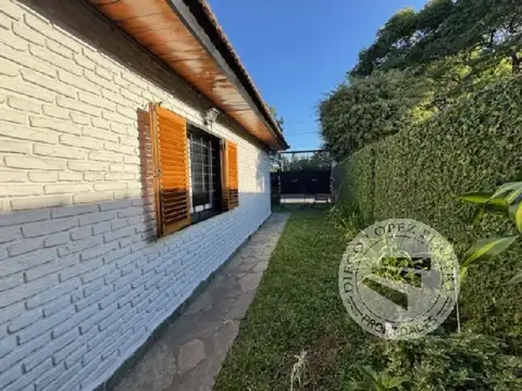 Casa 4 ambientes con 2 baños