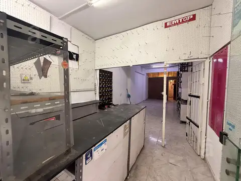 Local en Venta en Villa Ballester - 41 m2 - Sobre calle principal