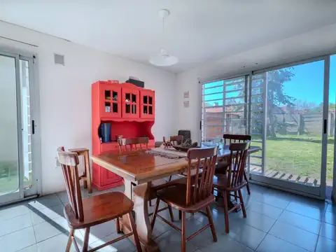 VENTA CASA 3 AMBIENTES CON PARQUE - LOS PINARES.!