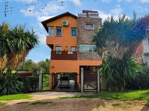 SE ALQUILA HERMOSA CASA C/PILETA  VILLA LAGO AZUL