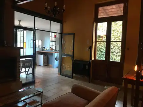 Casa 6 ambientes con 3 baños
