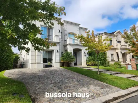 Casa en alquiler 3 dormitorios lote interno en Las Tipas Nordelta