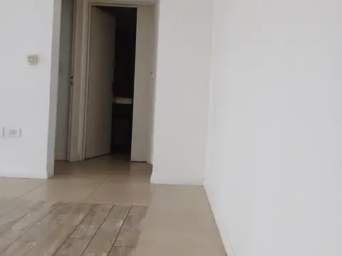 Departamento de 2 ambientes en alquiler, al frente con balcón