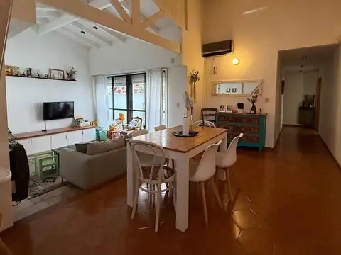 Casa en Venta en Castelar, USD 180.000