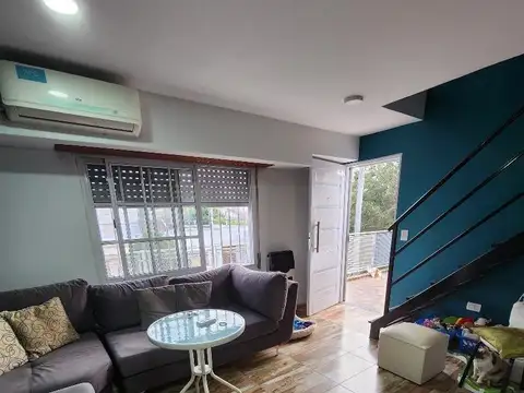 Casa 6 ambientes con 2 baños